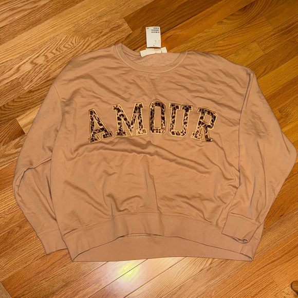 H&M NWT❗️Leopard Amore Crewneck Sweatshirt - Picture 2 of 5